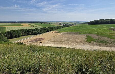 DK-0 Deponie Buchdorf mit Feldern im Hintergrund
