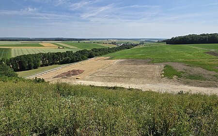 DK-0 Deponie Buchdorf mit Feldern im Hintergrund